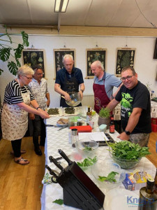 KAC Bludenz Maenner Kraeuterkochen 12