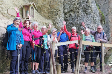 104229-Gruppe-Aktion