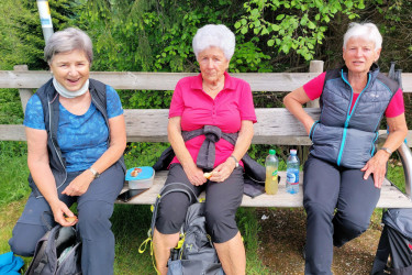 113414-Helga-IrmgardPaula-auf-Bank